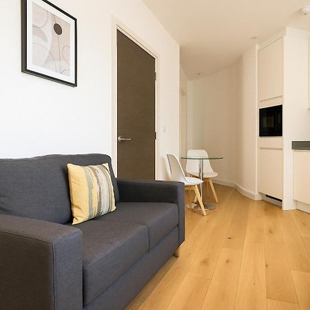Bright Studio Flat - Walk To River Thames & Kingston Town Surbiton Buitenkant foto