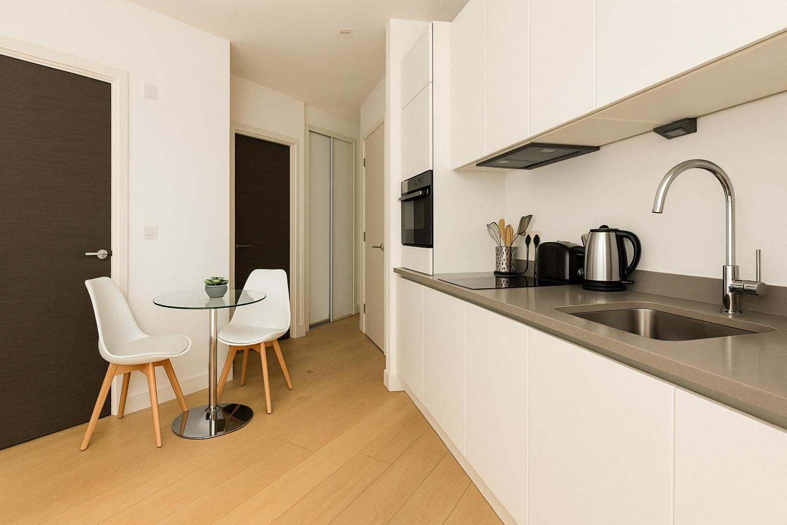 Bright Studio Flat - Walk To River Thames & Kingston Town Surbiton Buitenkant foto